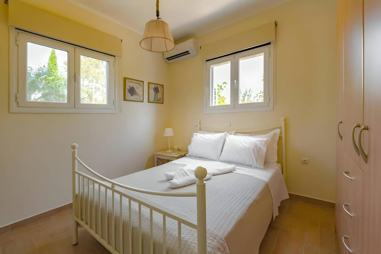 A Casa D'Irene Apartment Mantzavinata Luaran gambar